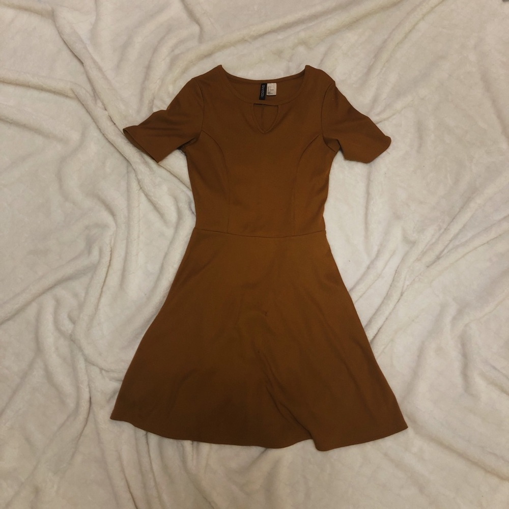 H&M DIVIDED keyhole mustard dress